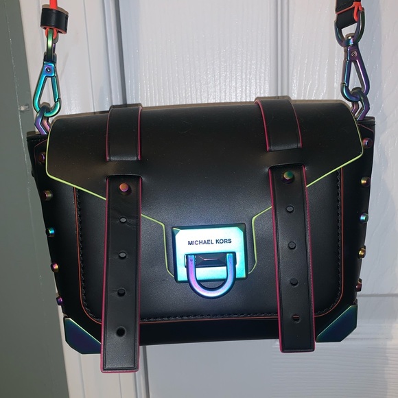 Michael Kors Handbags - Michael Kors Manhattan Satchel